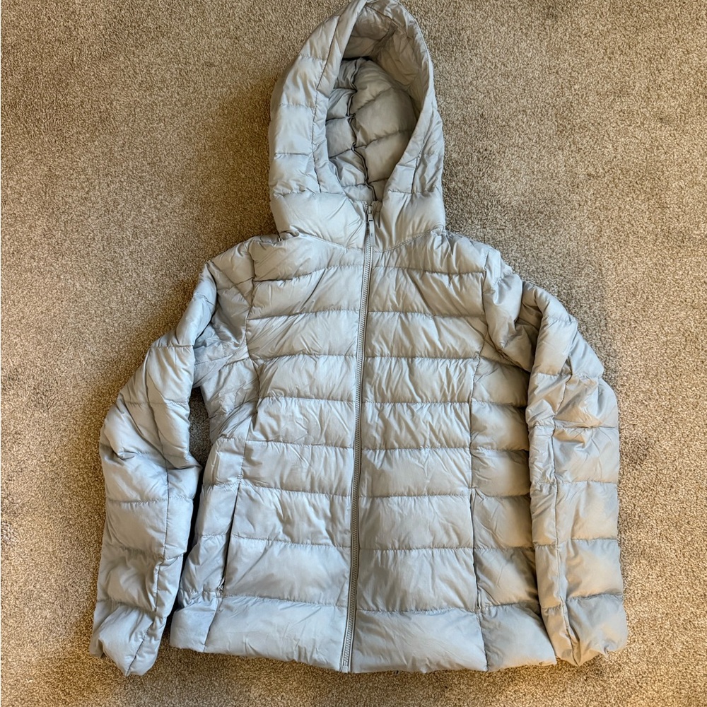 Uniqlo Women's Ultralight Light Gray Down Puffer Jacket